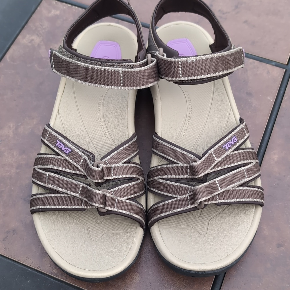 NWOT Brown Teva Tierra Sandal, Sz. 10